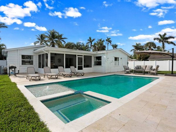 Naples Luxury 4-Bedroom Home with Pool in a Great Location