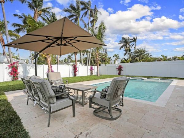Naples Luxury 4-Bedroom Home with Pool in a Great Location