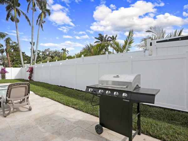 Naples Luxury 4-Bedroom Home with Pool in a Great Location