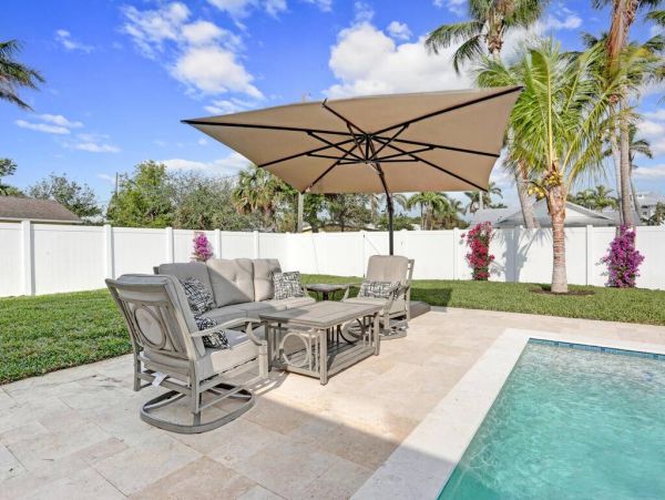 Naples Luxury 4-Bedroom Home with Pool in a Great Location