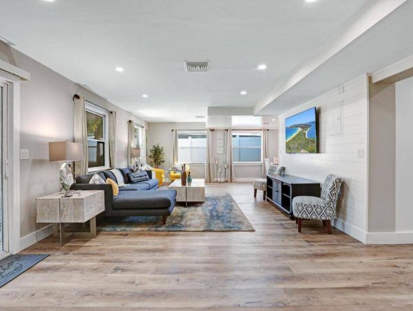 Naples Luxury 4-Bedroom Home with Pool in a Great Location