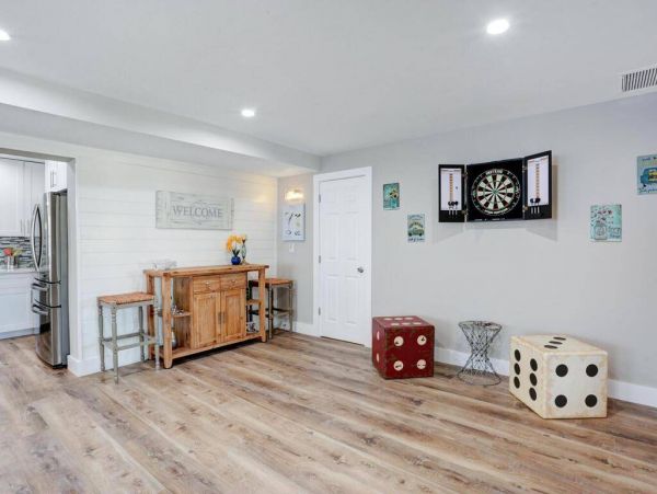 Naples Luxury 4-Bedroom Home with Pool in a Great Location