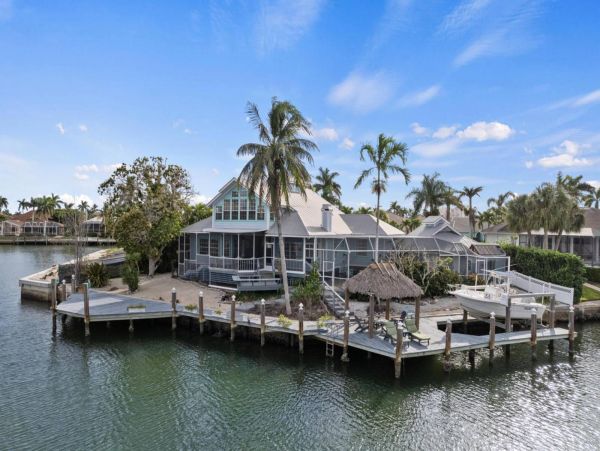 Unique and Relaxing Vacation Home with Private Pool in Marco Island