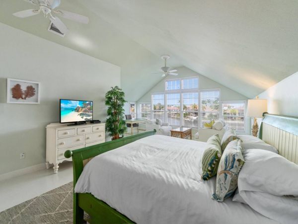 Unique and Relaxing Vacation Home with Private Pool in Marco Island