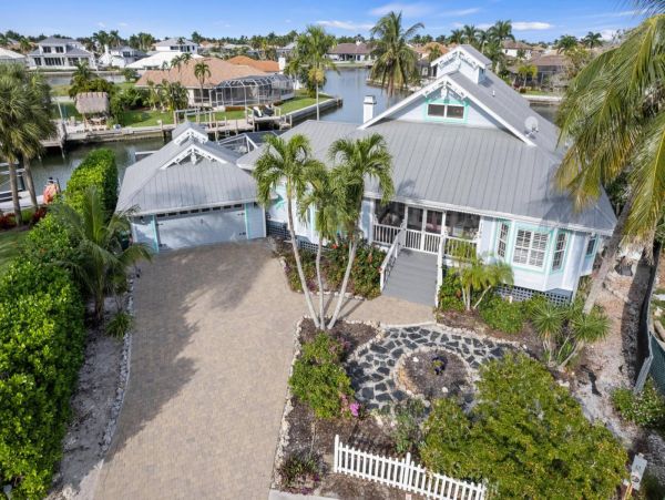 Unique and Relaxing Vacation Home with Private Pool in Marco Island