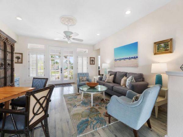 Unique and Relaxing Vacation Home with Private Pool in Marco Island