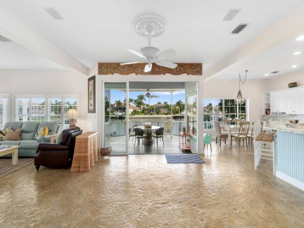 Unique and Relaxing Vacation Home with Private Pool in Marco Island