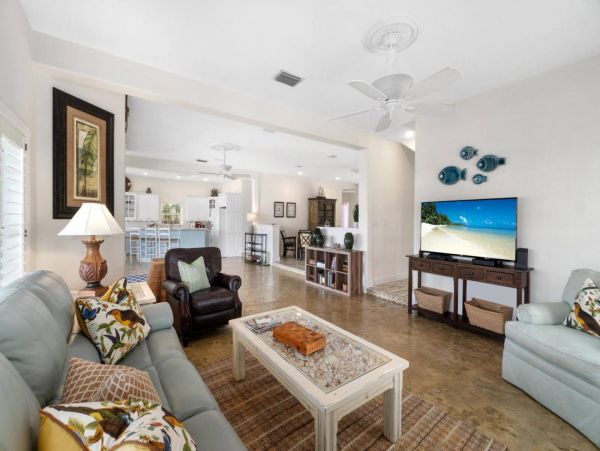 Unique and Relaxing Vacation Home with Private Pool in Marco Island