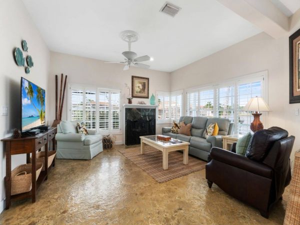Unique and Relaxing Vacation Home with Private Pool in Marco Island