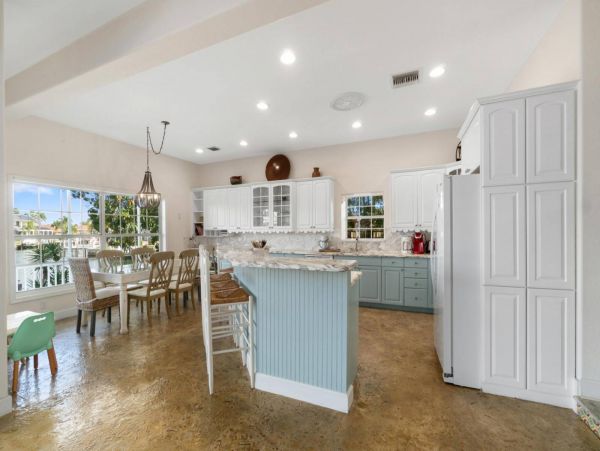 Unique and Relaxing Vacation Home with Private Pool in Marco Island