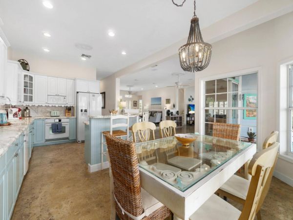 Unique and Relaxing Vacation Home with Private Pool in Marco Island