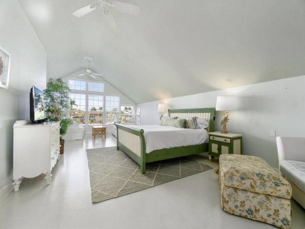 Unique and Relaxing Vacation Home with Private Pool in Marco Island