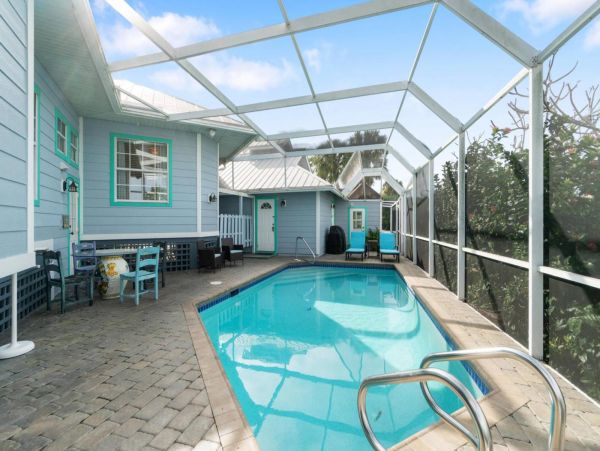 Unique and Relaxing Vacation Home with Private Pool in Marco Island