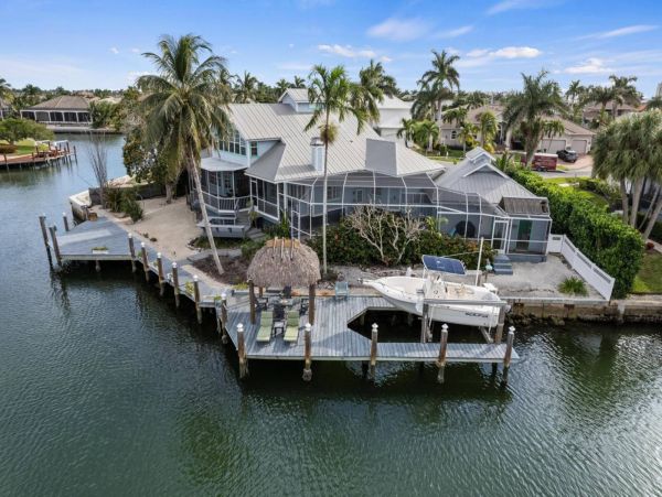 Unique and Relaxing Vacation Home with Private Pool in Marco Island