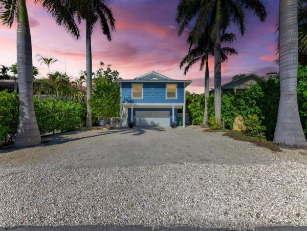 Anna Maria Five Bedroom Rental Two Blocks to the Beach