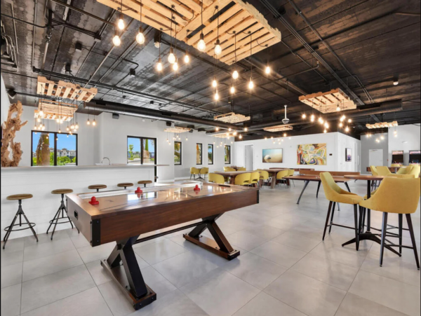 Luxury Naples Condo: Resort Amenities & Prime Location