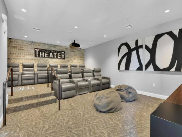 Luxury Naples Condo: Resort Amenities & Prime Location