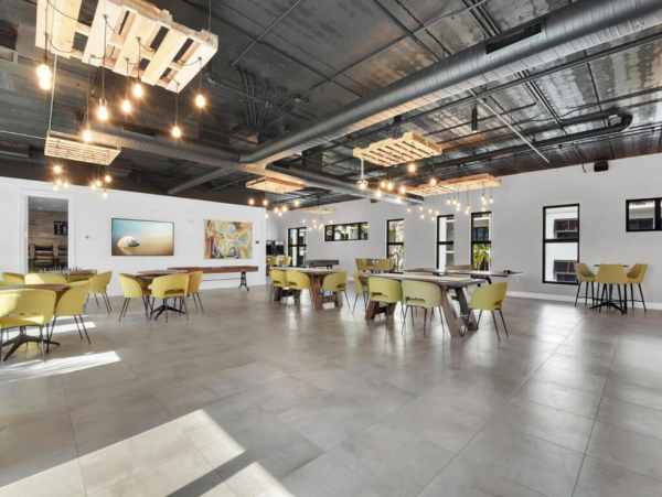 Luxury Naples Condo: Resort Amenities & Prime Location