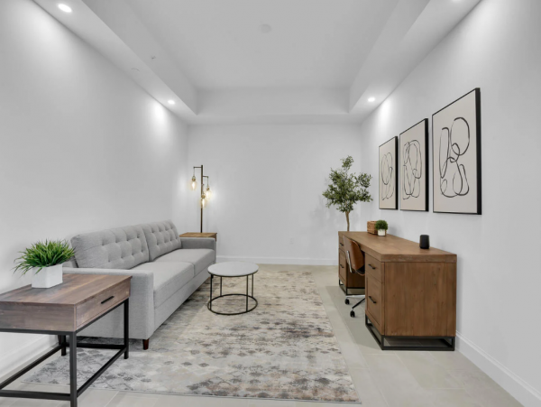 Luxury Naples Condo: Resort Amenities & Prime Location