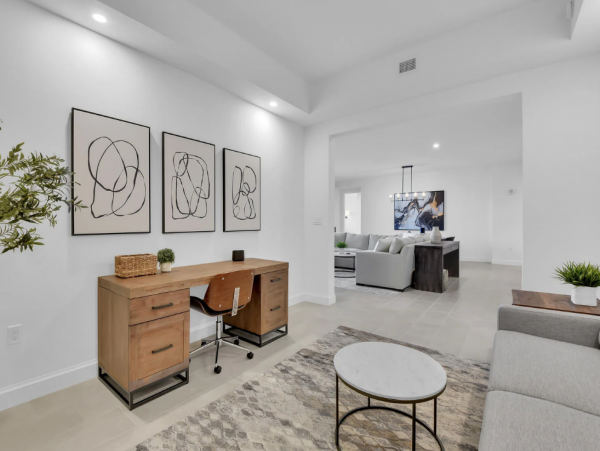 Luxury Naples Condo: Resort Amenities & Prime Location
