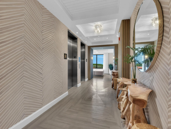 Luxury Naples Condo: Resort Amenities & Prime Location