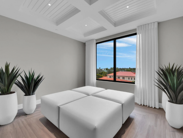 Luxury Naples Condo: Resort Amenities & Prime Location