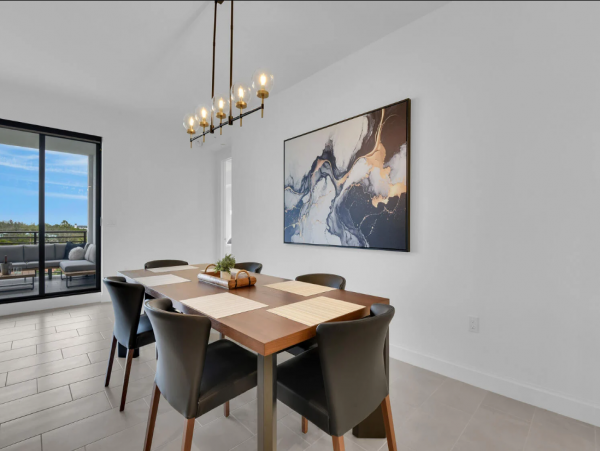 Luxury Naples Condo: Resort Amenities & Prime Location