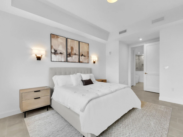 Luxury Naples Condo: Resort Amenities & Prime Location