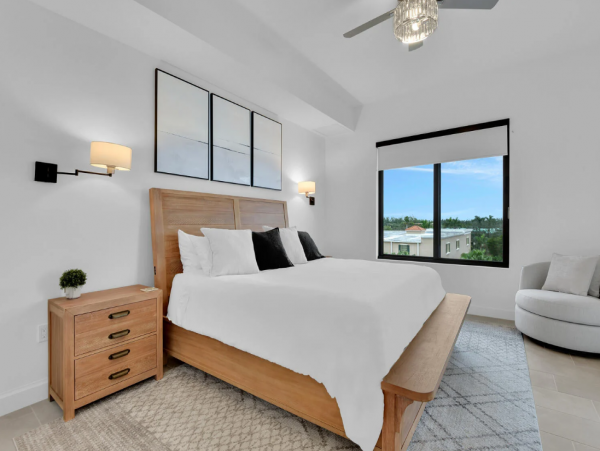 Luxury Naples Condo: Resort Amenities & Prime Location