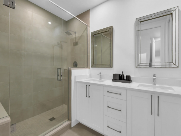 Luxury Naples Condo: Resort Amenities & Prime Location