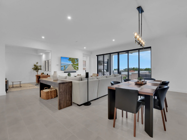 Luxury Naples Condo: Resort Amenities & Prime Location