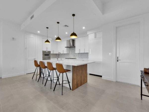 Luxury Naples Condo: Resort Amenities & Prime Location