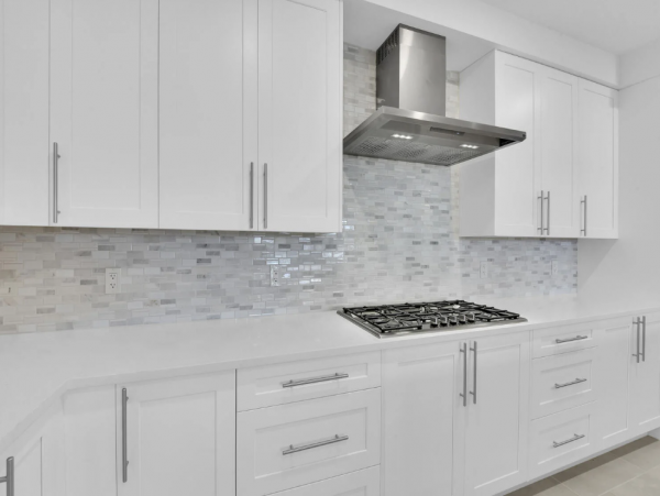 Luxury Naples Condo: Resort Amenities & Prime Location