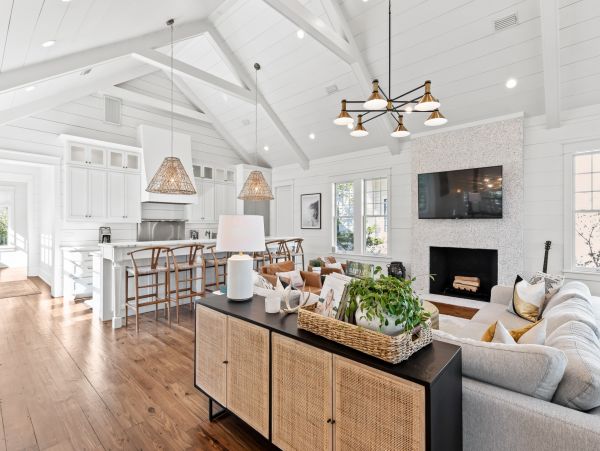 Beautiful Five Bedroom Pool Home with Private Deeded Beach Access