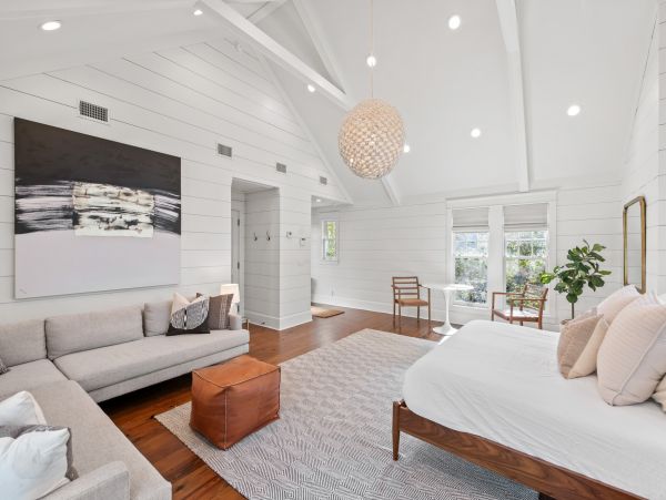 Beautiful Five Bedroom Pool Home with Private Deeded Beach Access