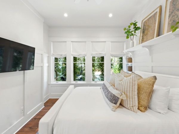 Beautiful Five Bedroom Pool Home with Private Deeded Beach Access