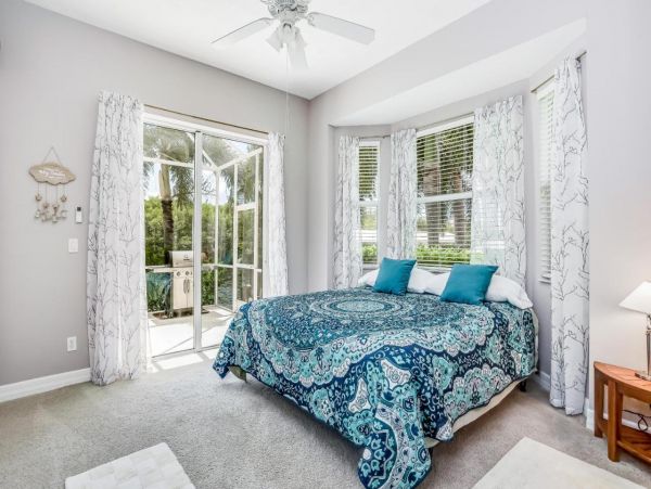 Beautiful Vacation Waterfront Rental in Cape Coral