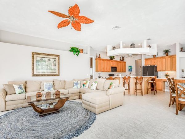 Beautiful Vacation Waterfront Rental in Cape Coral