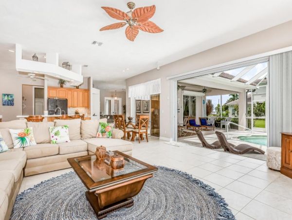 Beautiful Vacation Waterfront Rental in Cape Coral
