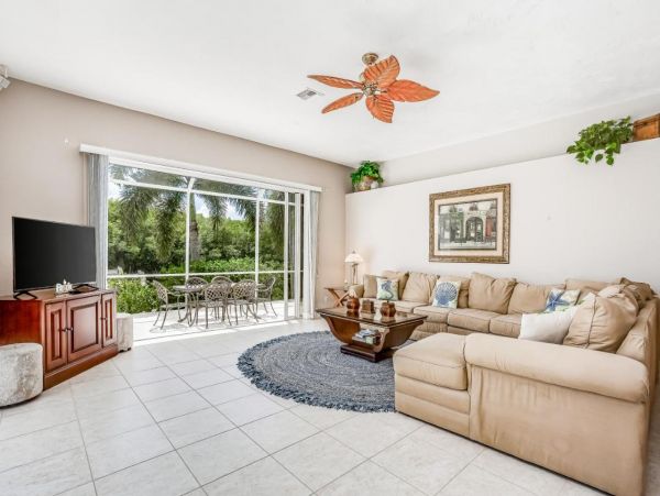 Beautiful Vacation Waterfront Rental in Cape Coral