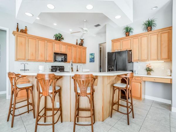 Beautiful Vacation Waterfront Rental in Cape Coral