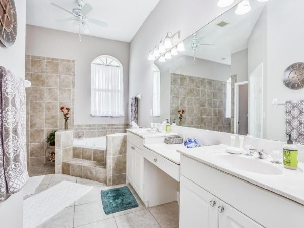 Beautiful Vacation Waterfront Rental in Cape Coral