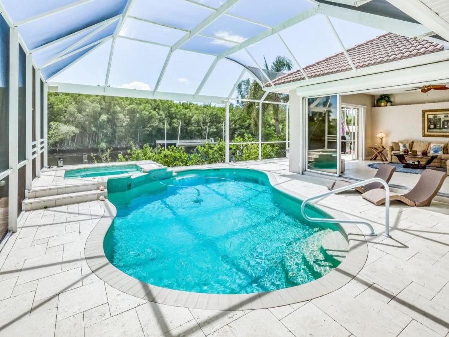 Beautiful Vacation Waterfront Rental in Cape Coral