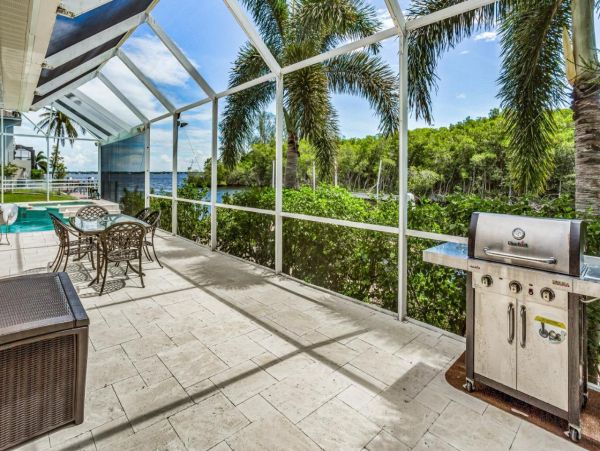 Beautiful Vacation Waterfront Rental in Cape Coral