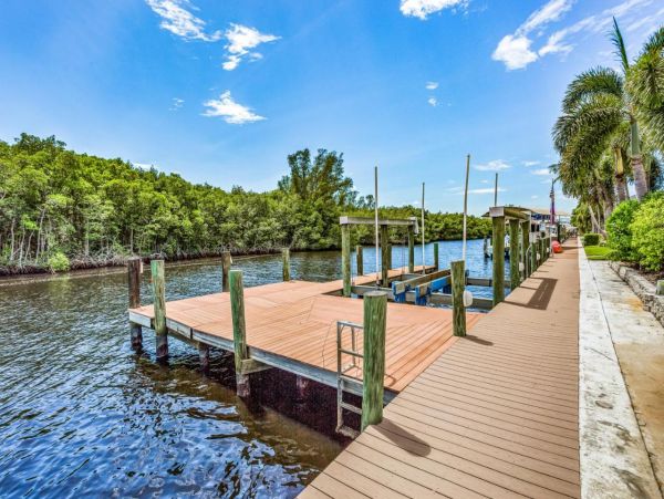Beautiful Vacation Waterfront Rental in Cape Coral