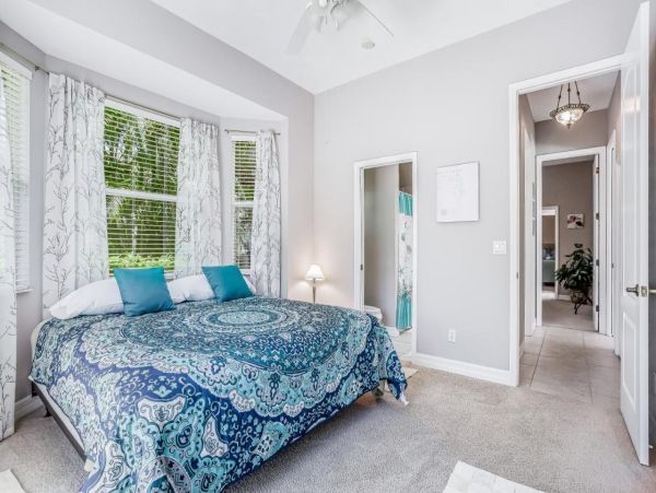 Beautiful Vacation Waterfront Rental in Cape Coral