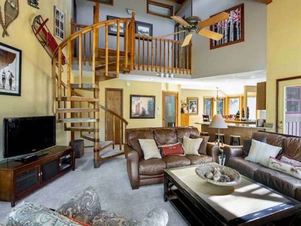 Breckenridge Cozy Three Bedroom Vacation Rental