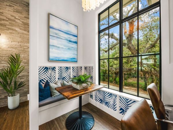 Lake View Six Bedroom Vacation Home in Siesta Key