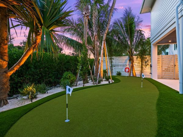 Lake View Six Bedroom Vacation Home in Siesta Key