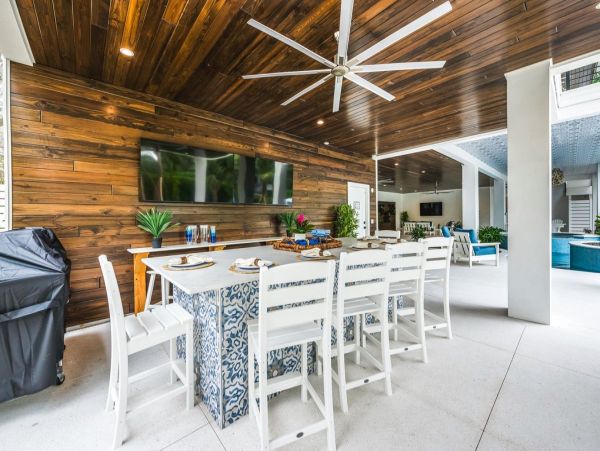 Lake View Six Bedroom Vacation Home in Siesta Key